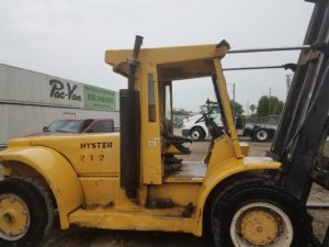 1990, 18,000 LB Hyster lift